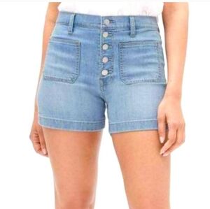 Gap High Rise 4” Short Strecth Denim Light Wash Button Fly Front square pockets